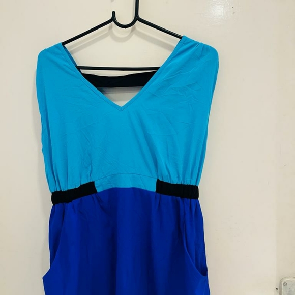 Blue top - Picture 11 of 13